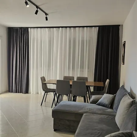 Old 2 Apartamento Vlorë